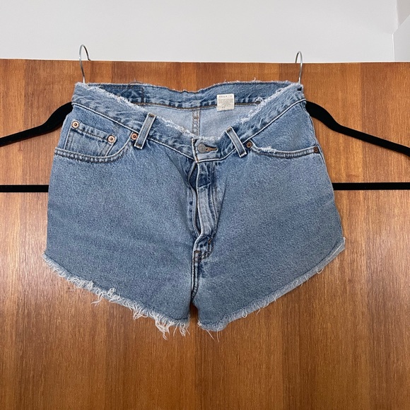 Levi’s Short Jean Shorts - Picture 1 of 3